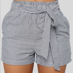 Tie waist short